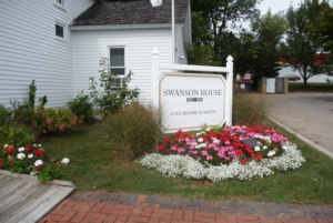 Swanson-House-sign-with-geraniums